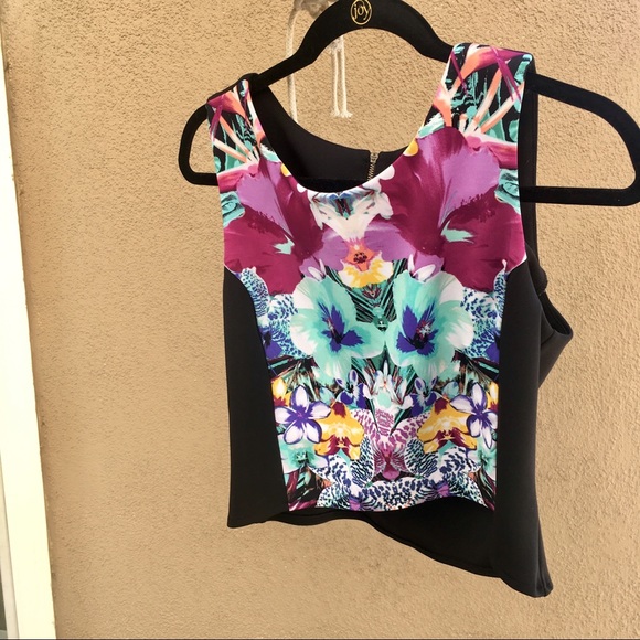 Hawaiian Summer Crop top - Picture 2 of 6